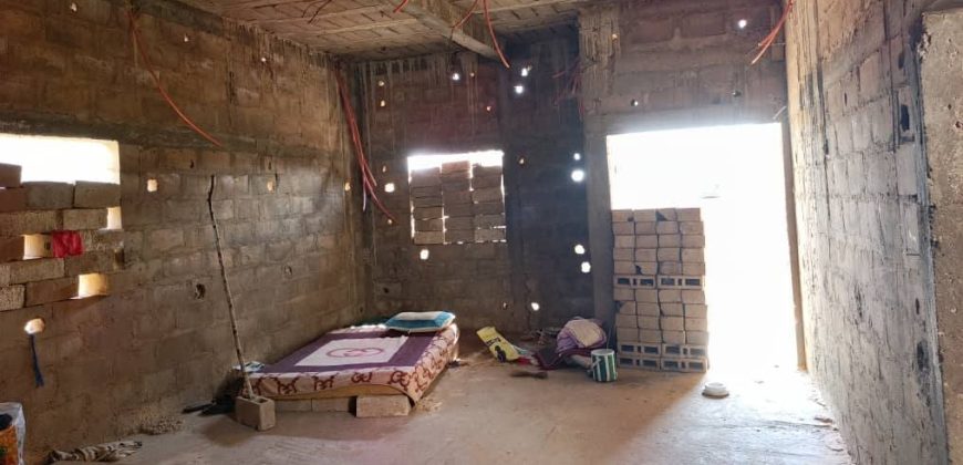 Maison Inachevée, 3 Chambres, 2 Douches