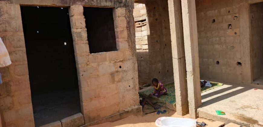 Maison Inachevée, 3 Chambres, 2 Douches