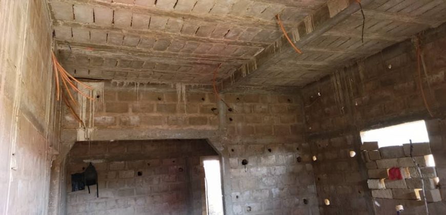 Maison Inachevée, 3 Chambres, 2 Douches