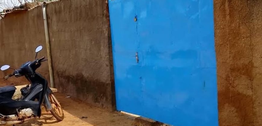 Villa 2 Chambres, Salon, derrière Mosquée Illa May Aya