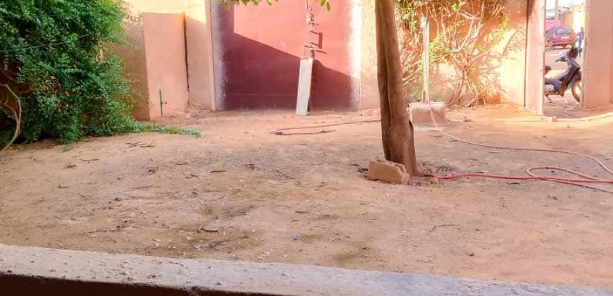 Villa 3 Chambres, 2 Douches, face Direction BABATI