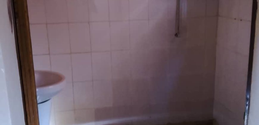 Villa 3 Chambres, 2 Douches, face Direction BABATI