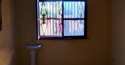 Villa 3 Chambres, 2 Douches, face Direction BABATI