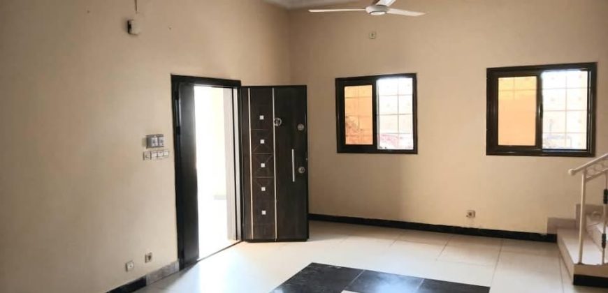 Grande Villa Duplex 5 Chambres, 2 Salons, usage Bureau ou Habitation