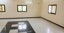 Grande Villa Duplex 5 Chambres, 2 Salons, usage Bureau ou Habitation