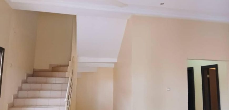 Grande Villa Duplex 5 Chambres, 2 Salons, usage Bureau ou Habitation