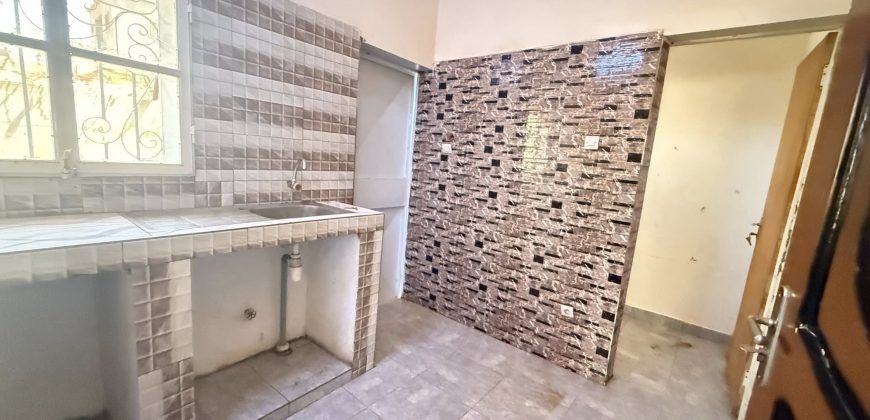 Maison 3 Chambres, 3 Douches, derrière Centre Aéré