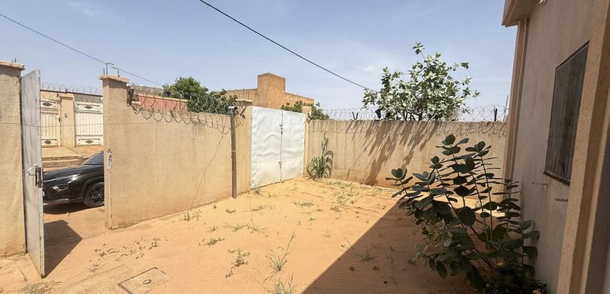 Maison 3 Chambres, 3 Douches, derrière Centre Aéré