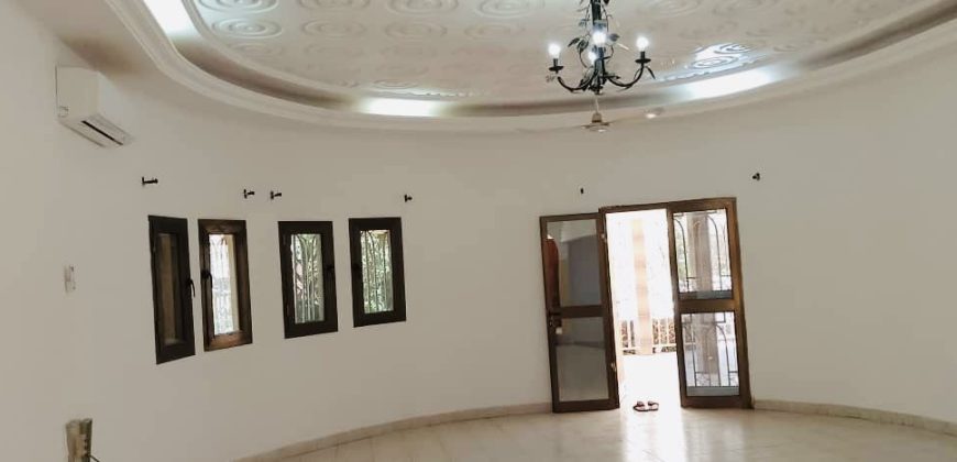 Maison 5 Chambres avec Piscine, Zone des Ambassades