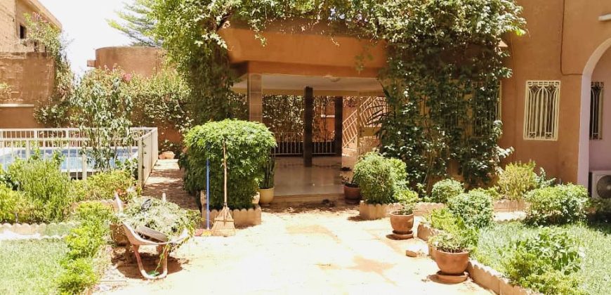 Maison 5 Chambres avec Piscine, Zone des Ambassades