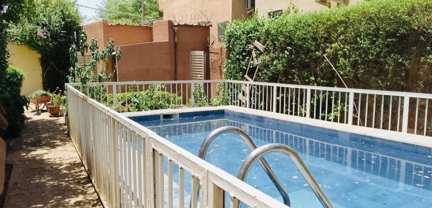 Maison 5 Chambres avec Piscine, Zone des Ambassades