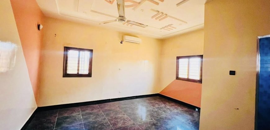 Maison en Dalle 3 Chambres, 2 Douches, Climatisée