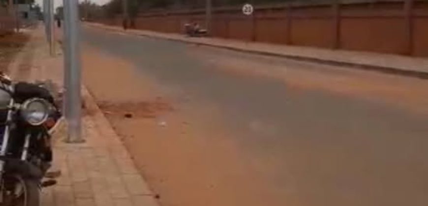 Parcelle 400 m² avec Titre Foncier, derrière Hôpital de Référence