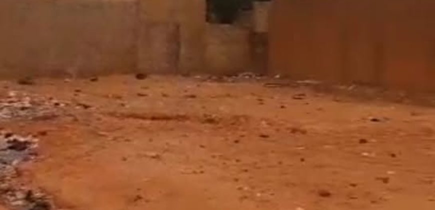 Parcelle 400 m² avec Titre Foncier, derrière Hôpital de Référence