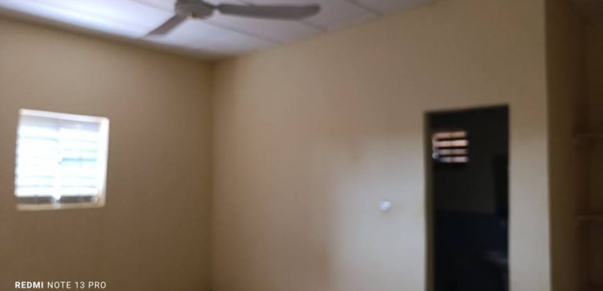 Villa 2 Chambres, Salon, vers Plaque DJIBO SAYNI