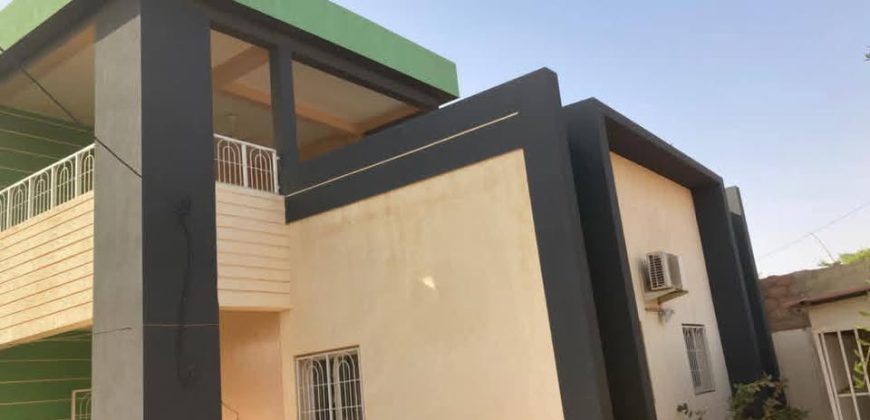 Villa 3 Chambres avec 3 Climatiseurs, Magasin