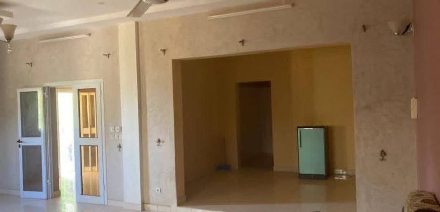 Villa 3 Chambres avec 3 Climatiseurs, Magasin