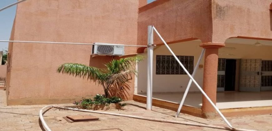 Villa en Dalle 3 Chambres, 2 Douches, près de Station Sahara