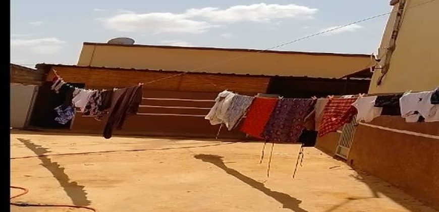 3 Celibateriums 1 Chambre, Salon, Boutique