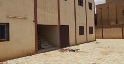 Bâtiment Neuf de 6 Chambres, au bord du Goudron