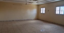 Bâtiment Neuf de 6 Chambres, au bord du Goudron