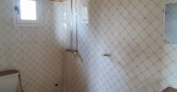 Bâtiment Neuf de 6 Chambres, au bord du Goudron