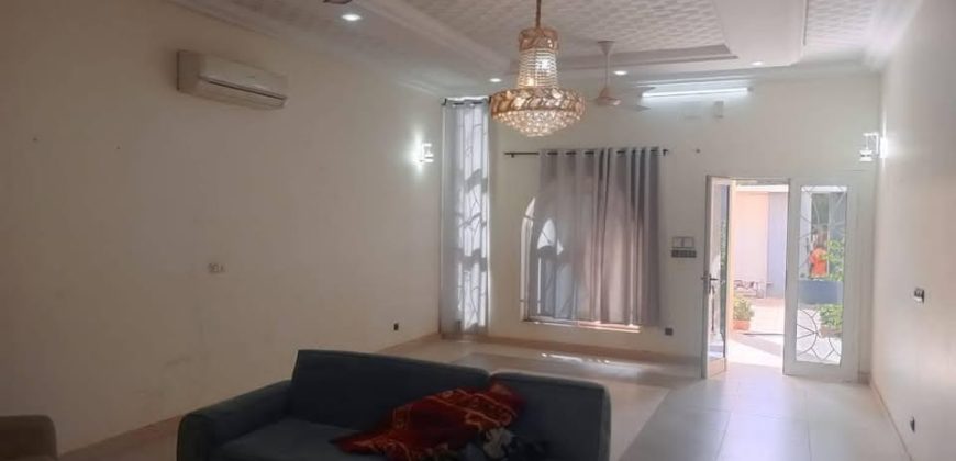 Duplex Meublé 4 Chambre, 2 Salons, Groupe Électrogène