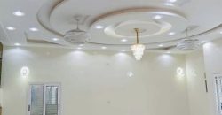Étage 4 Chambres avec Douche, Grand Salons