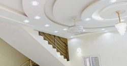 Étage 4 Chambres avec Douche, Grand Salons