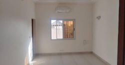Immeuble R+2, 12 Chambres, 6 Salons, 13 Douches Internes