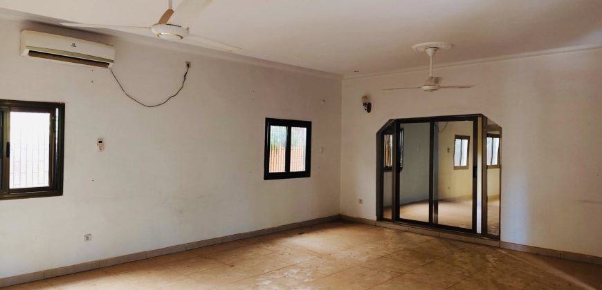 Maison en Dalle, 2 Chambres, 3 Douches, Caméra de Surveillance