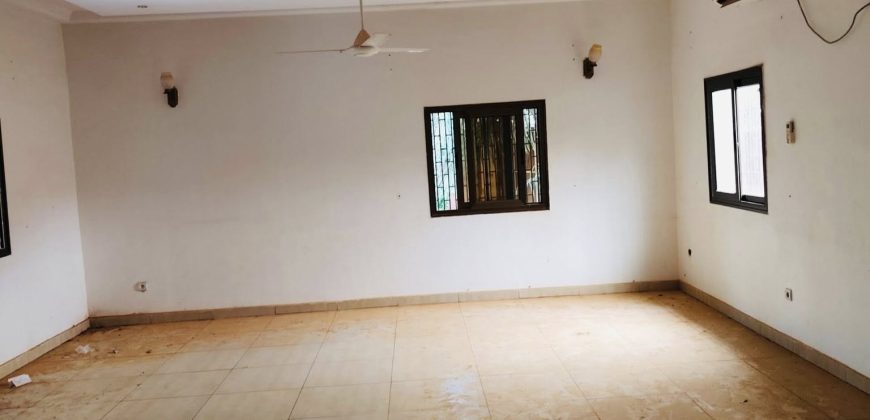 Maison en Dalle, 2 Chambres, 3 Douches, Caméra de Surveillance