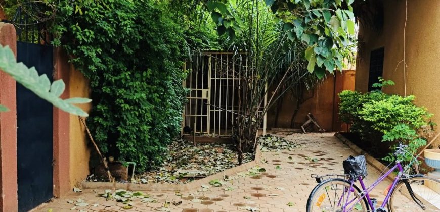 Maison en Dalle, 2 Chambres, 3 Douches, Caméra de Surveillance