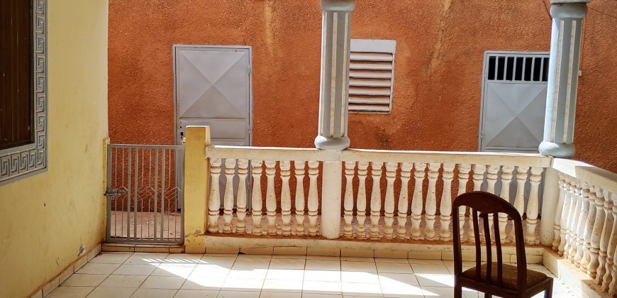 Mini Villa 3 Chambres, Salon, vers Plaque Mami