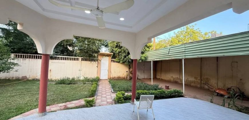 Villa 4 chambres, 2 Salons, Piscine, Climatiseurs