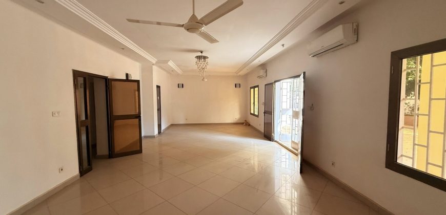 Grande Maison Duplex 5 Chambres, 2 Salons, Piscine