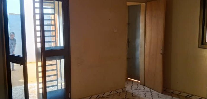 Maison 1 Chambre, Salon, 2 Douches, 1 Hangar