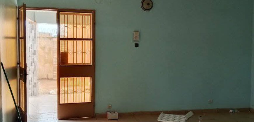 Maison 2 Chambres, Salon, 2 Douches, Dépendance