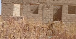 Maison Inachevée de 2 Chambres, Salon, sur 200 m²