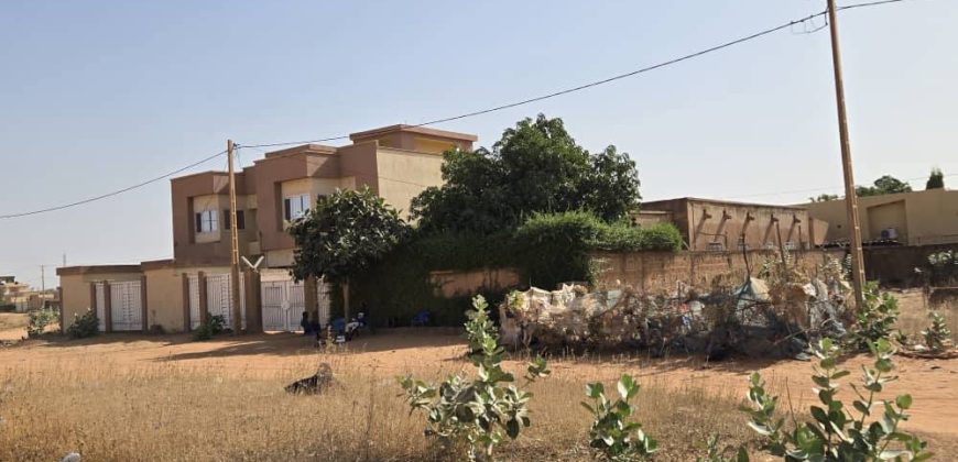 Parcelle 400 m², Eau et Électricité disponibles