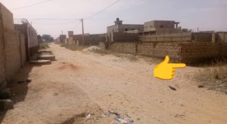 Parcelle de 400 m² (20 × 20 m), Eau et Électricité disponibles