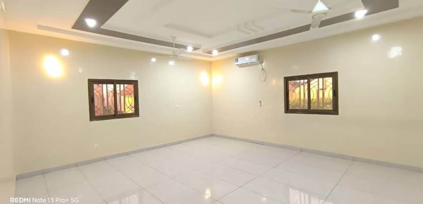 Très Joli Duplex 5 Chambres, 2 Salons, Climatiseur