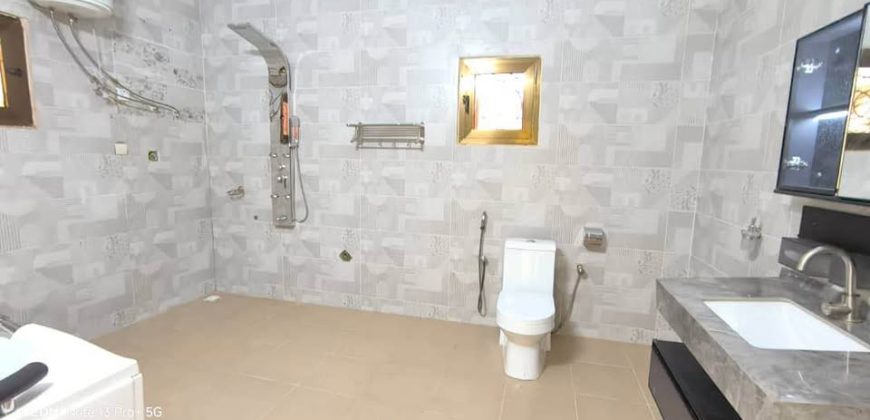 Très Joli Duplex 5 Chambres, 2 Salons, Climatiseur