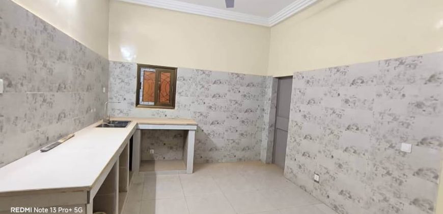 Très Joli Duplex 5 Chambres, 2 Salons, Climatiseur