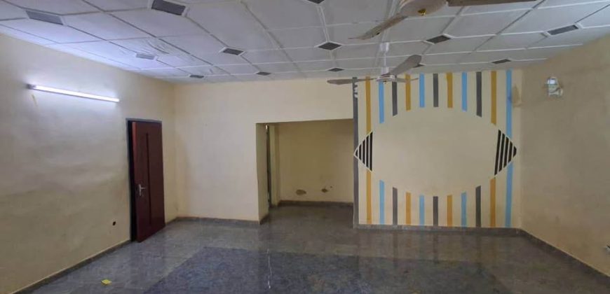 Villa 3 Chambres, 2 Douches, derrière Université Islamique