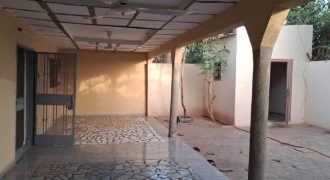 Villa 3 Chambres, 2 Douches, derrière Université Islamique