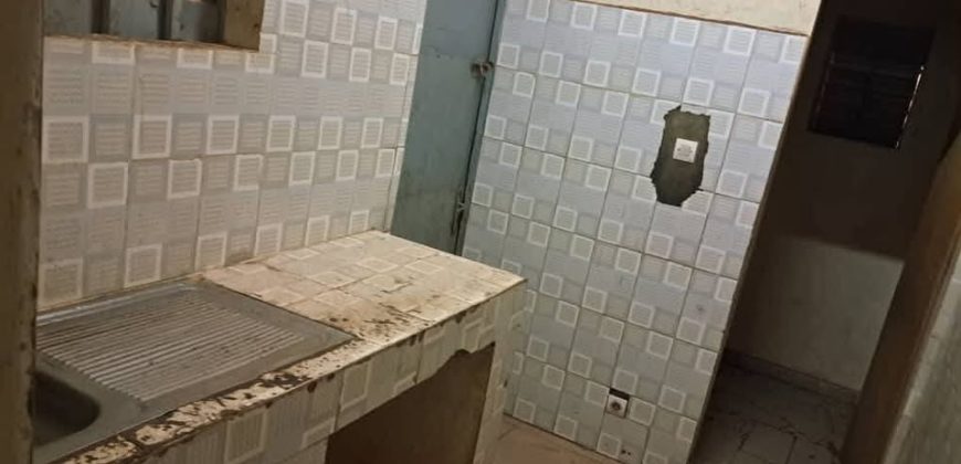 Villa 3 Chambres, Salon, 3 Douches Internes, Hangar