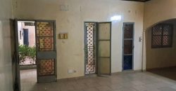 Villa 3 Chambres, Salon, 3 Douches Internes, Hangar