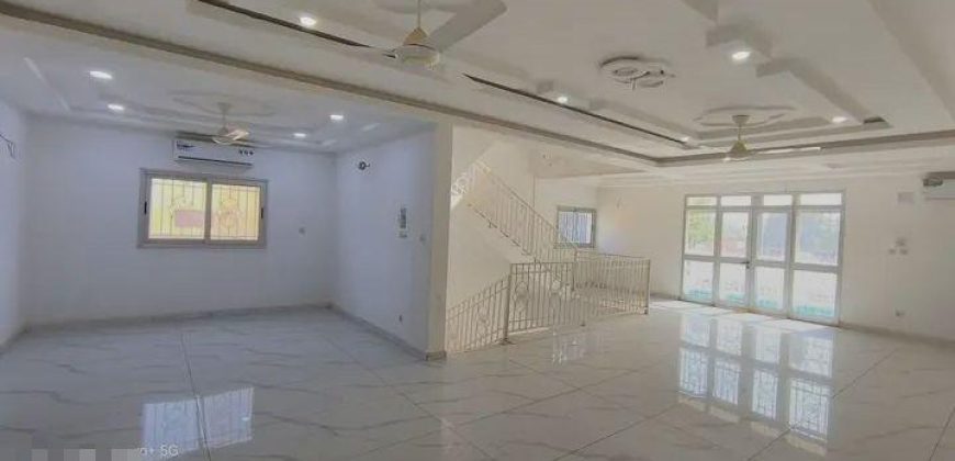 Villa Duplex 6 Chambres, 2 Salons, 6 Douches, Piscine