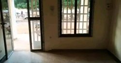 Boutique très Propre, au bord du Goudron